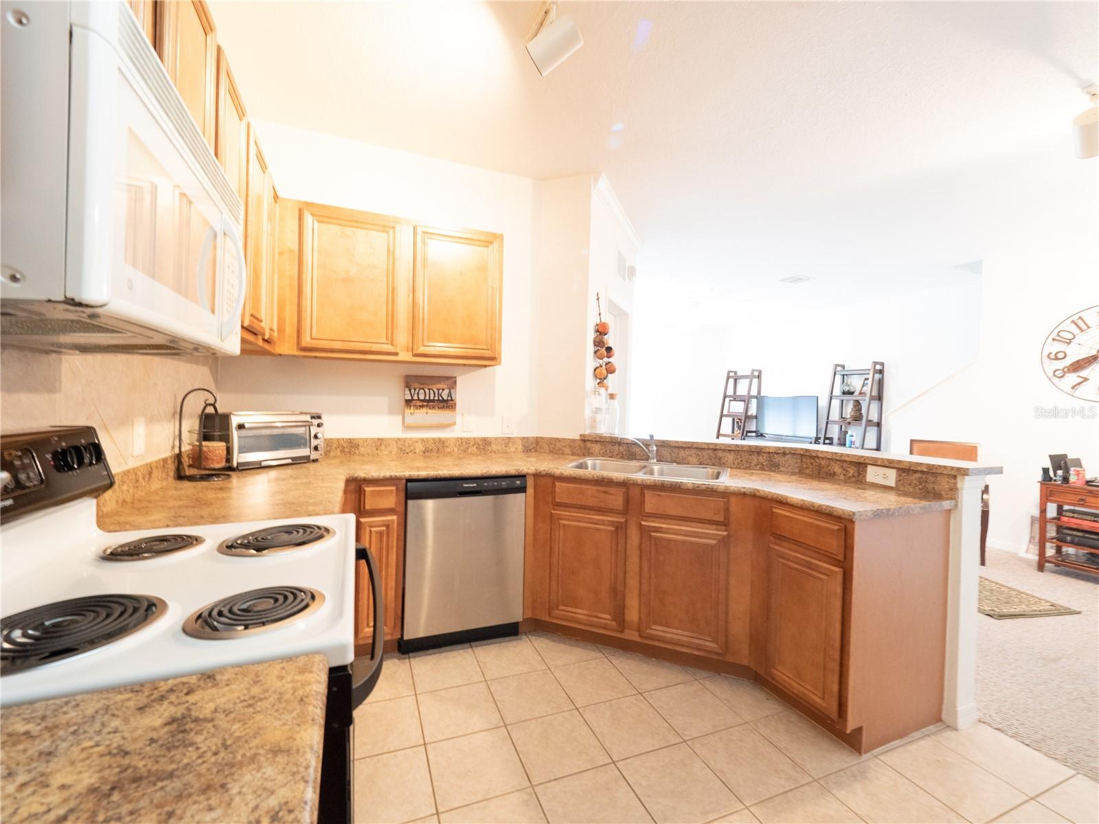 SERENATA CONDOMINIUM - Residential