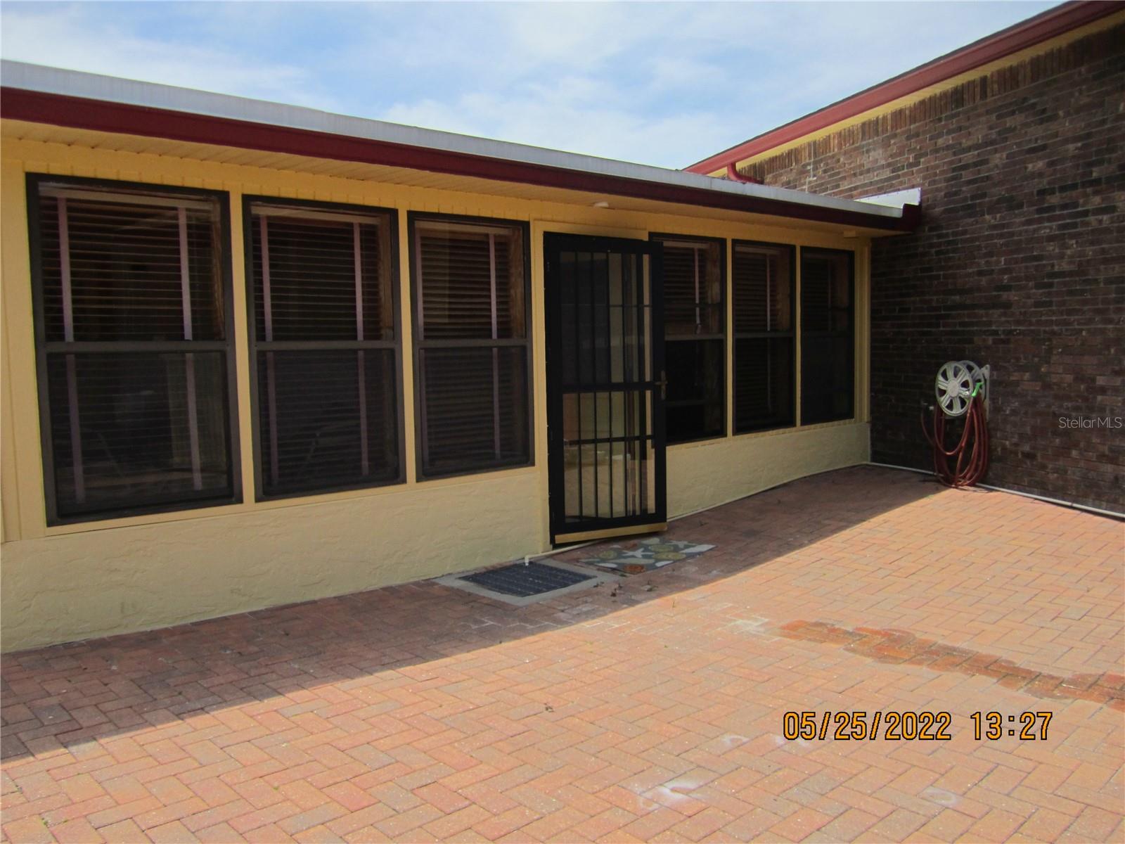 Fully furnished studio with view and access to canal, room for one boat not to exceed 18', screened lanai for enjoying the view. All utilities included. Must see to appreciate.