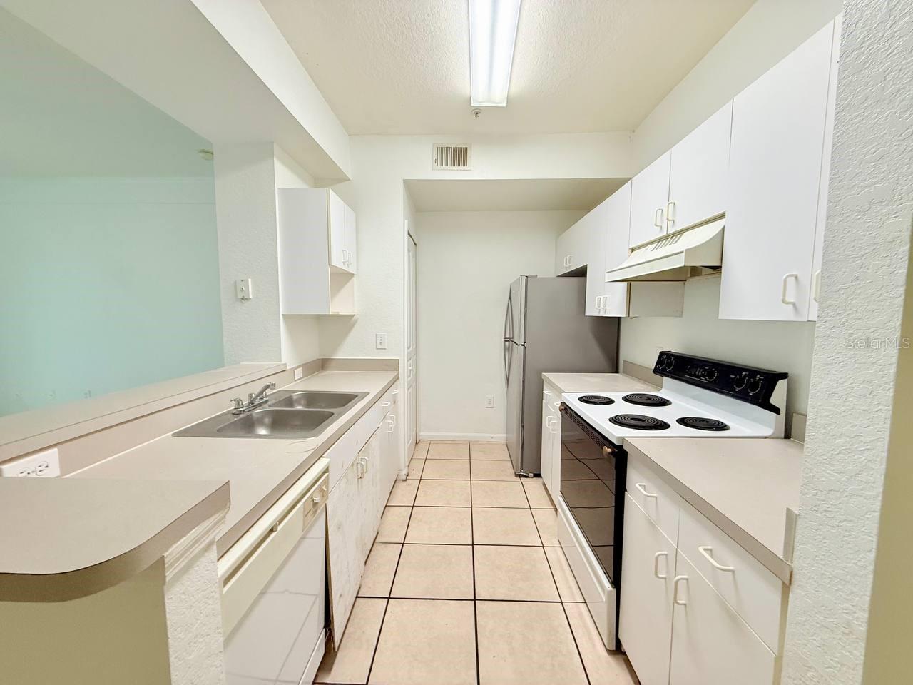 JADE AT TAMPA PALMS A CONDOMIN - Residential Lease
