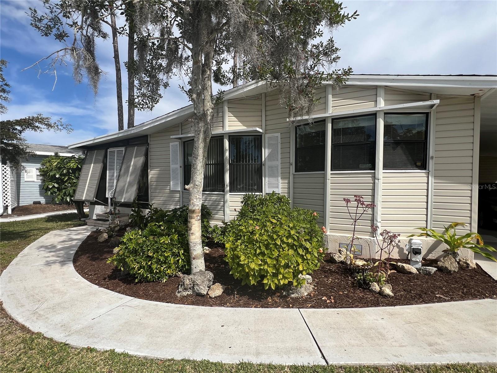 **SHORT TERM OFFSEASON**55+ MONTHLY RENTAL AVAILABLE NOW** Welcome to this BEAUTIFUL 55+ community, filled with lots of activities and quite streets to take a stroll or bike ride. Nested amongst the shady trees this home is ready for you! The club house offers a variety of amenities to enjoy such as swimming, tennis, kayaking, a private library, fitness center, shuffle board and MORE! Call for you showing today!
Owner prefers no dogs
Taxes NOT included, Sarasota county is 13%
55+ community
Utilities are included
Tenants must go through HOA process