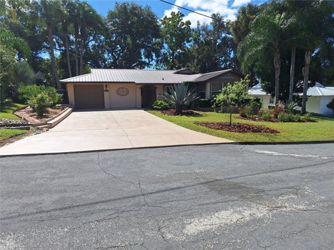 Tiny photo for 456 W 10th Avenue, Mount Dora, FL 32757 (MLS # G5118790)