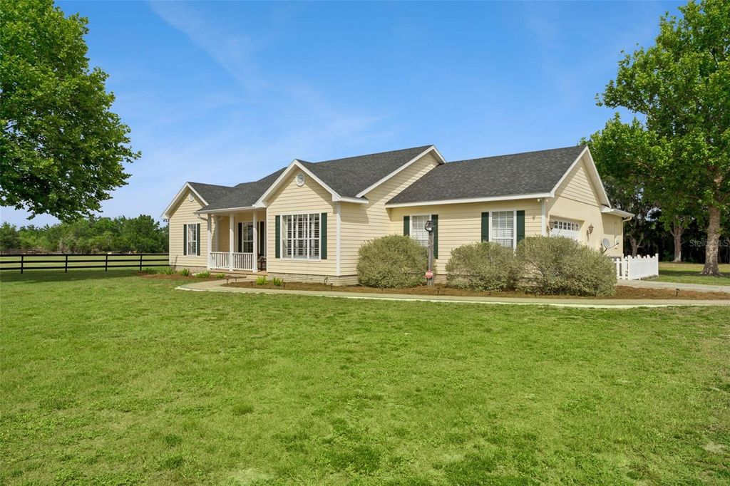 Photo of 10710 Old Grove Road, Clermont, FL 34711 (MLS # G5112048)