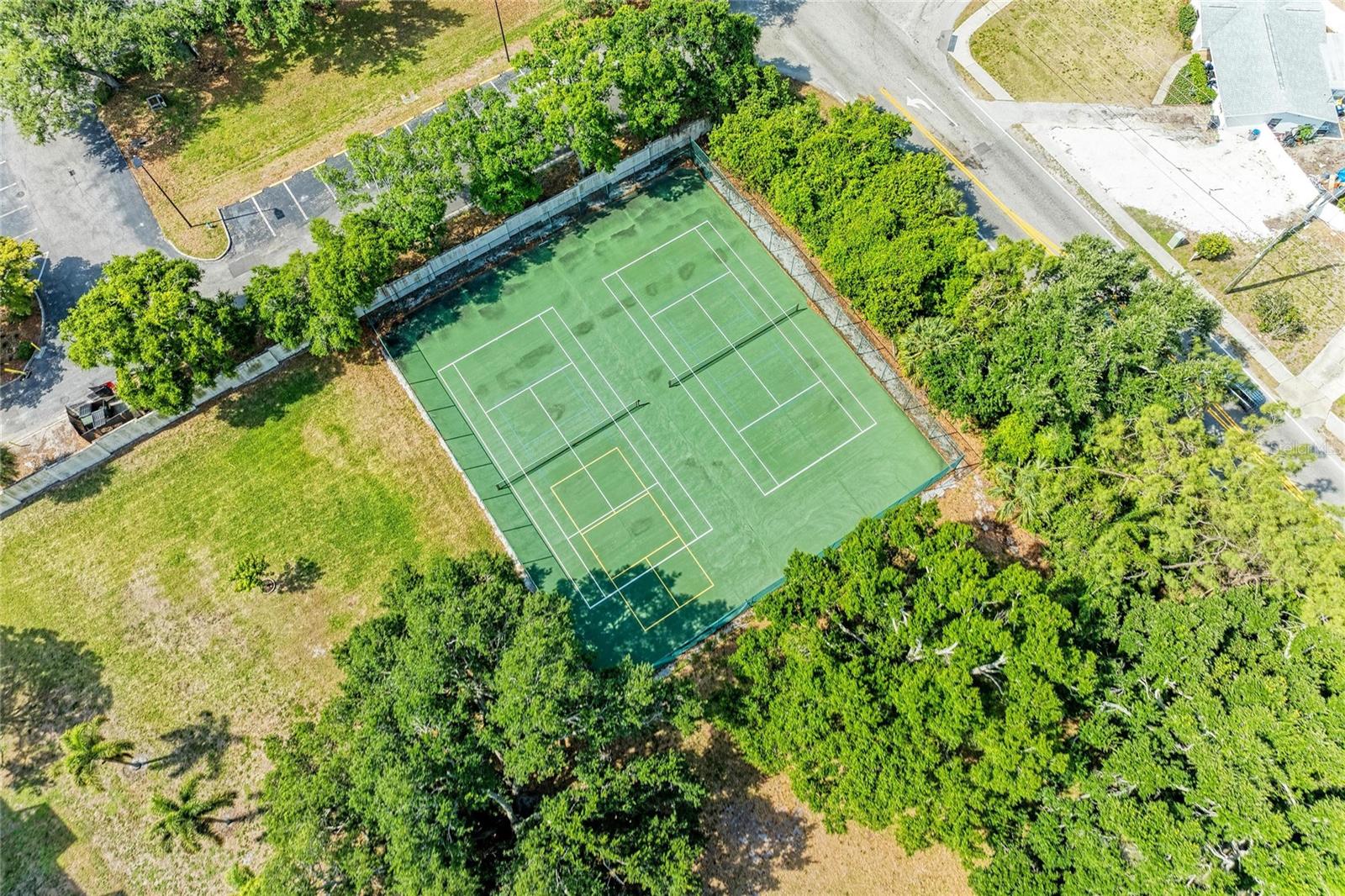 IRONWOOD TENTH - Residential