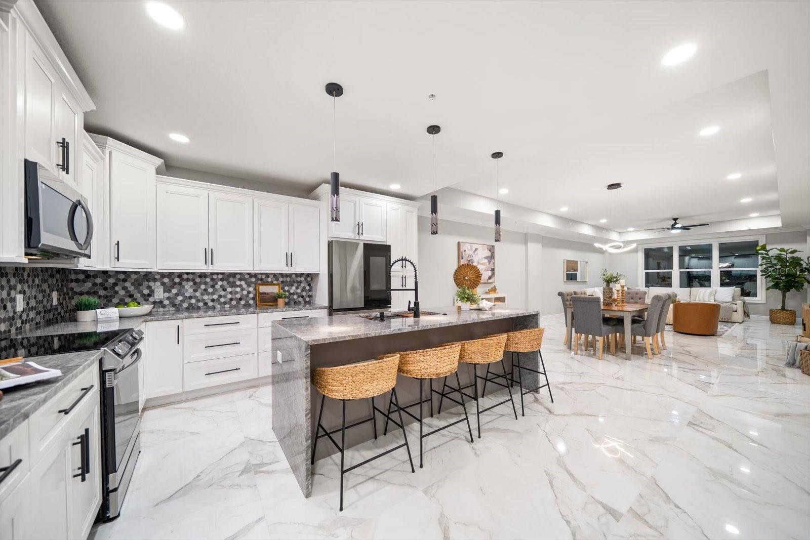 211 DOLPHIN POINT 202