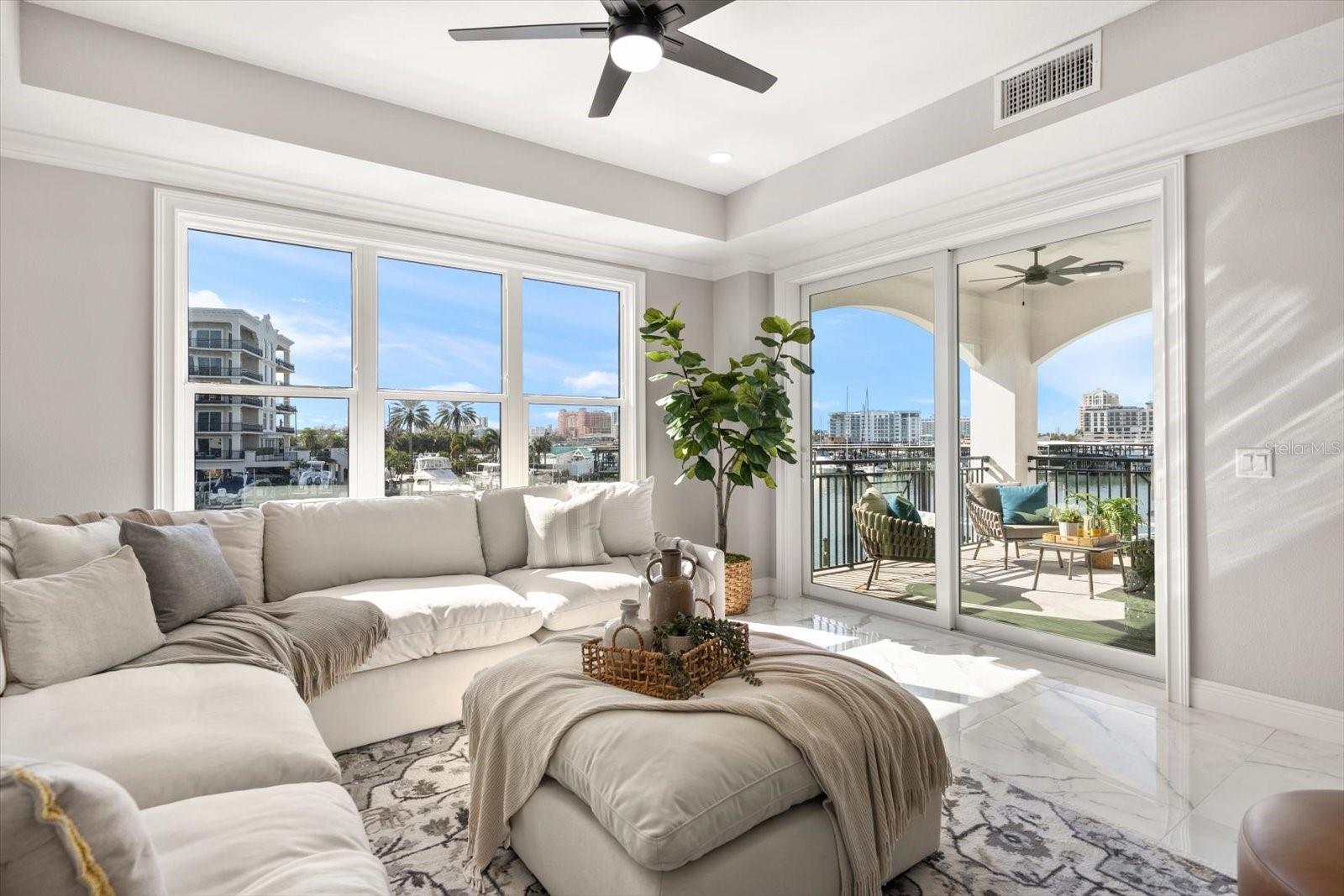 211 DOLPHIN POINT 202