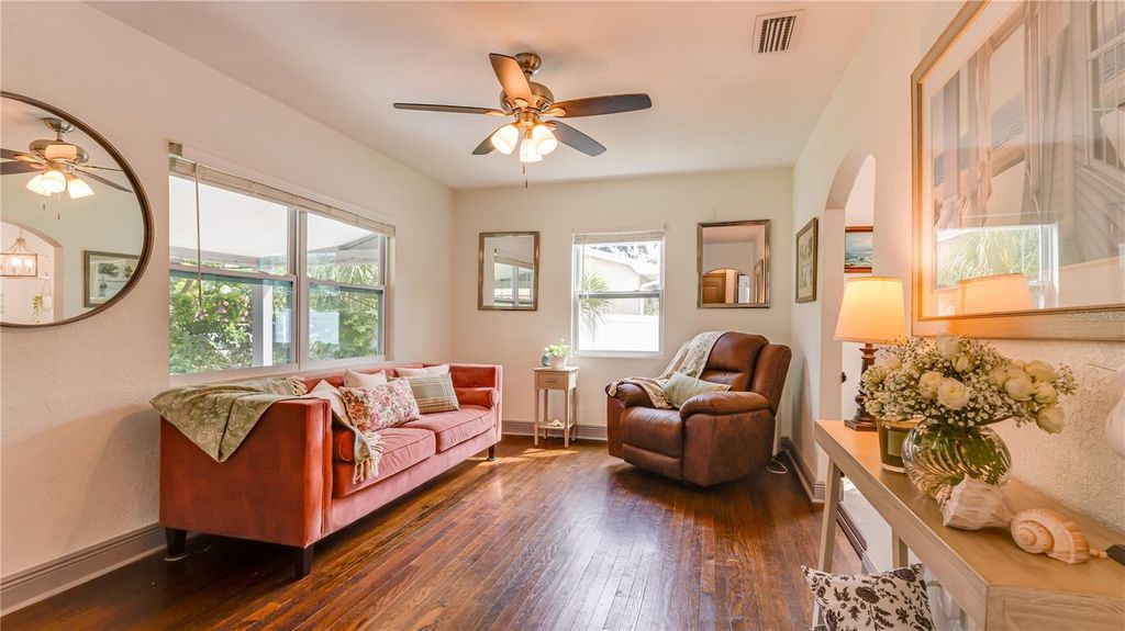 Photo of 4328 Queen Street N, St Petersburg, FL 33714 (MLS # TB8434015)