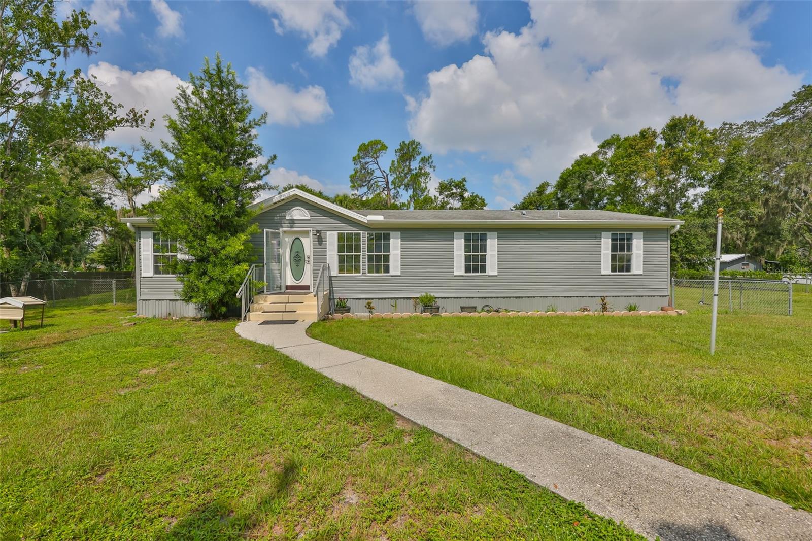 Hard to find property in Riverview! Here is a spacious and well maintained home with an oversized workshop on over an acre of land with no HOA regulations. The owner suite consists of a large bathroom with a soaking tub and dual sinks. As well as a walking closet. The kitchen is completely brand new with open concept connecting to the living room. The home has large rear deck for relaxing and entertainment. This home is a mechanics dream! The workshop has its own electric meter. It offers a 2 post automotive lift, also includes a 80 gallon air compressor and other useful tools. This property is a rare opportunity in an outstanding location. Don’t let this one slip away. Schedule a showing today.
