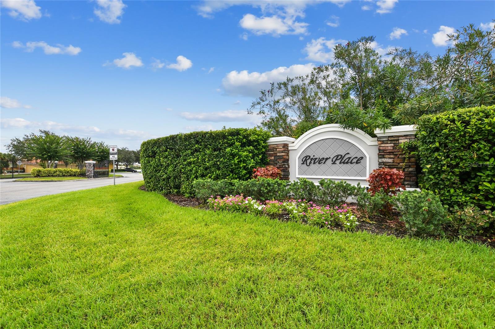 RIVER PLACE - Residential