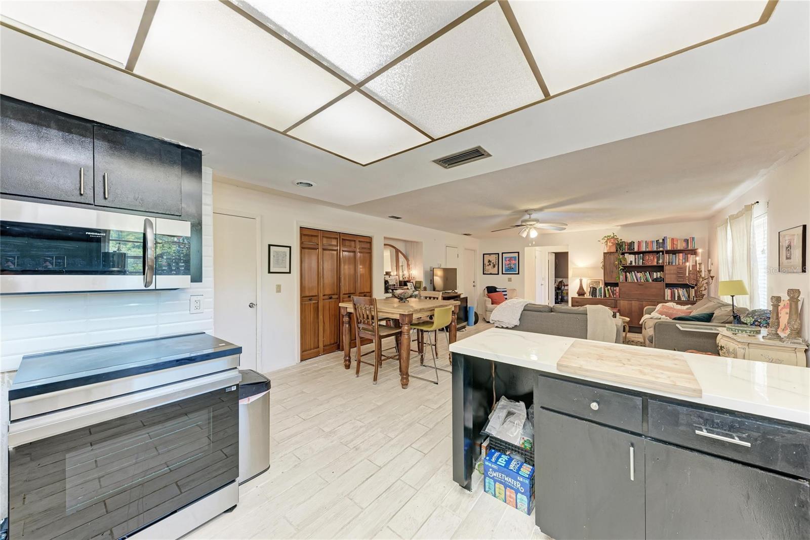 1050; N 1/4 OF 15/34/17 - Residential