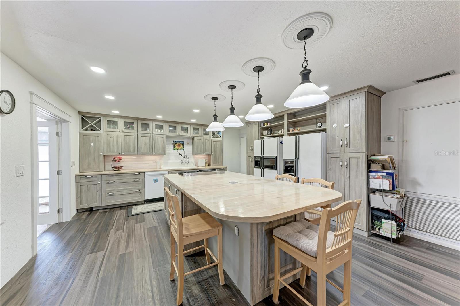 1050; N 1/4 OF 15/34/17 - Residential