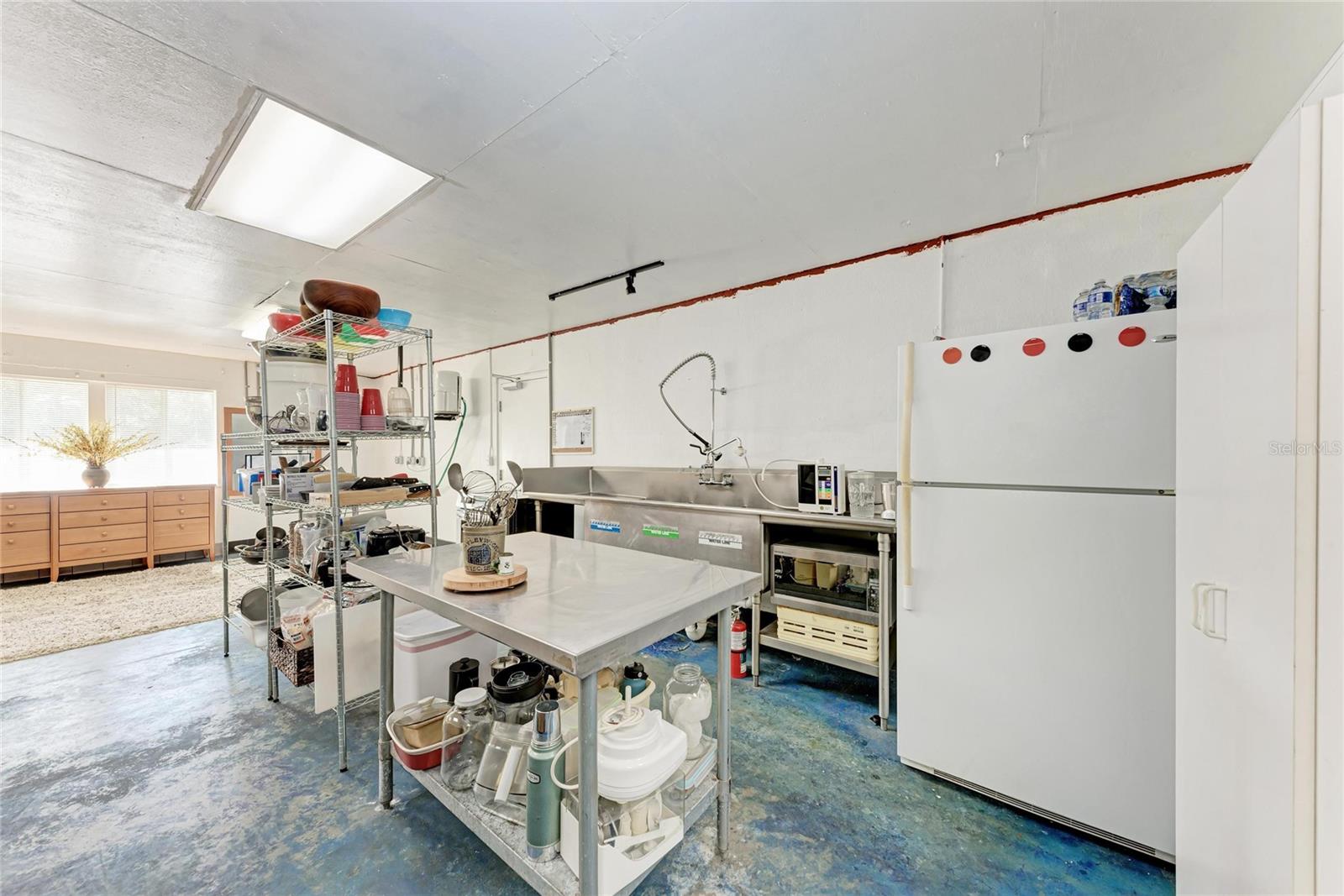 1050; N 1/4 OF 15/34/17 - Residential