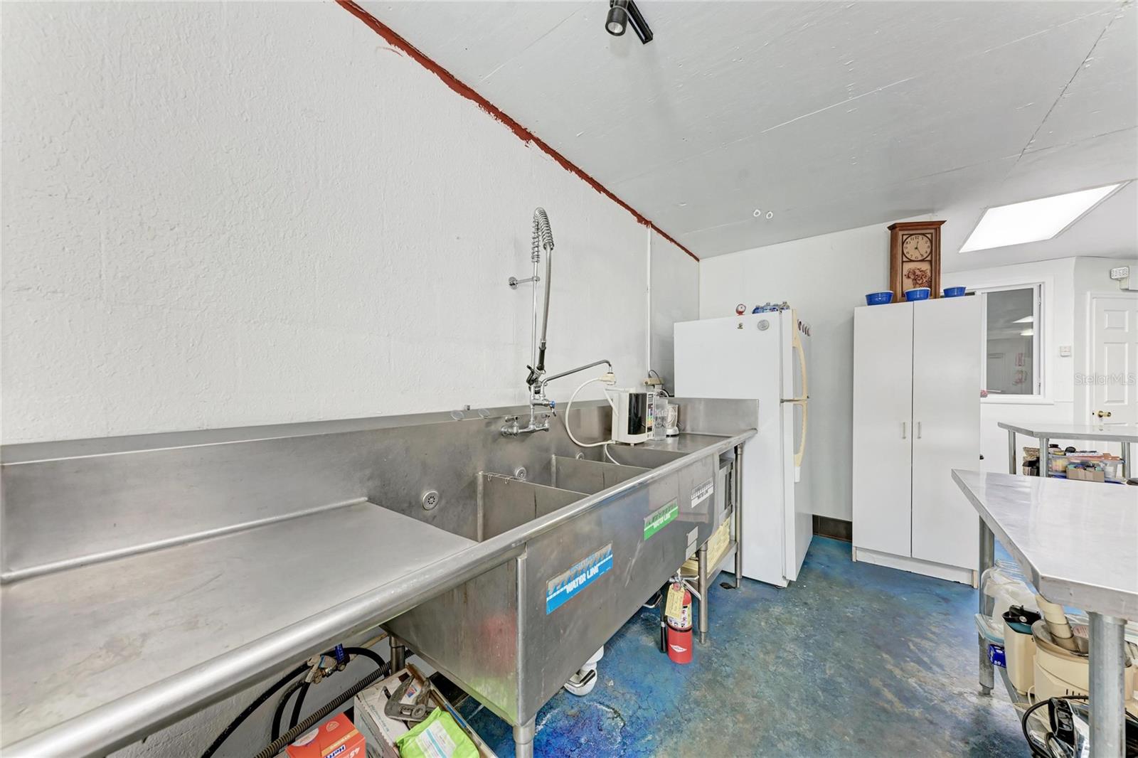 1050; N 1/4 OF 15/34/17 - Residential