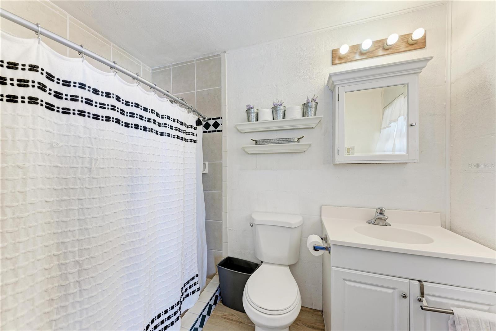 1050; N 1/4 OF 15/34/17 - Residential