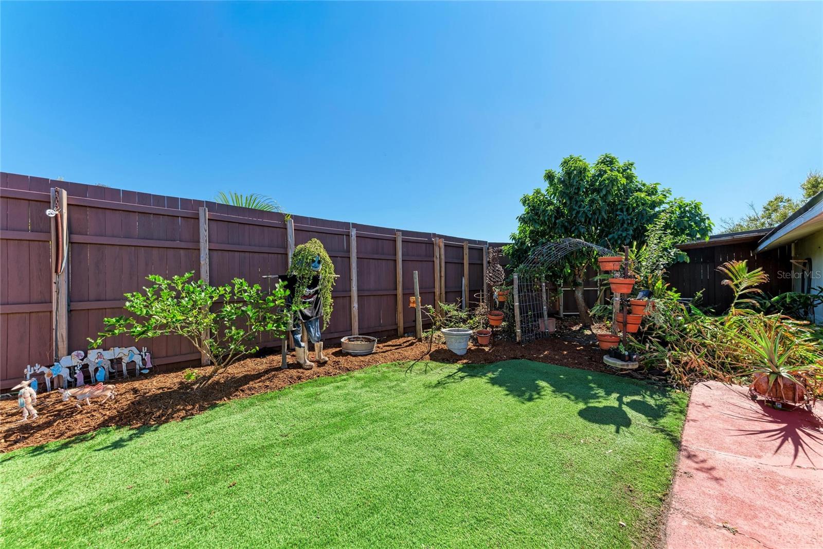 1050; N 1/4 OF 15/34/17 - Residential