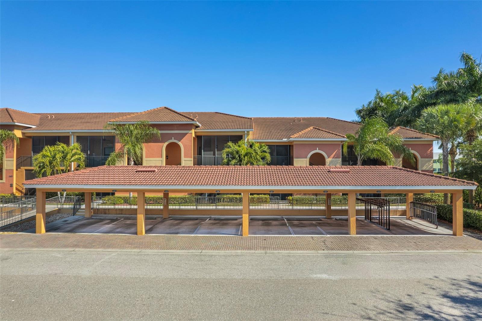 PALMETTO COVE CONDO PH 2 BLDG - Residential