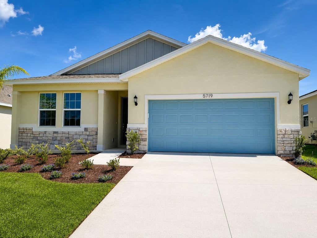 Photo of 5719 Hiawassee Road, Okahumpka, FL 34762 (MLS # G5113918)