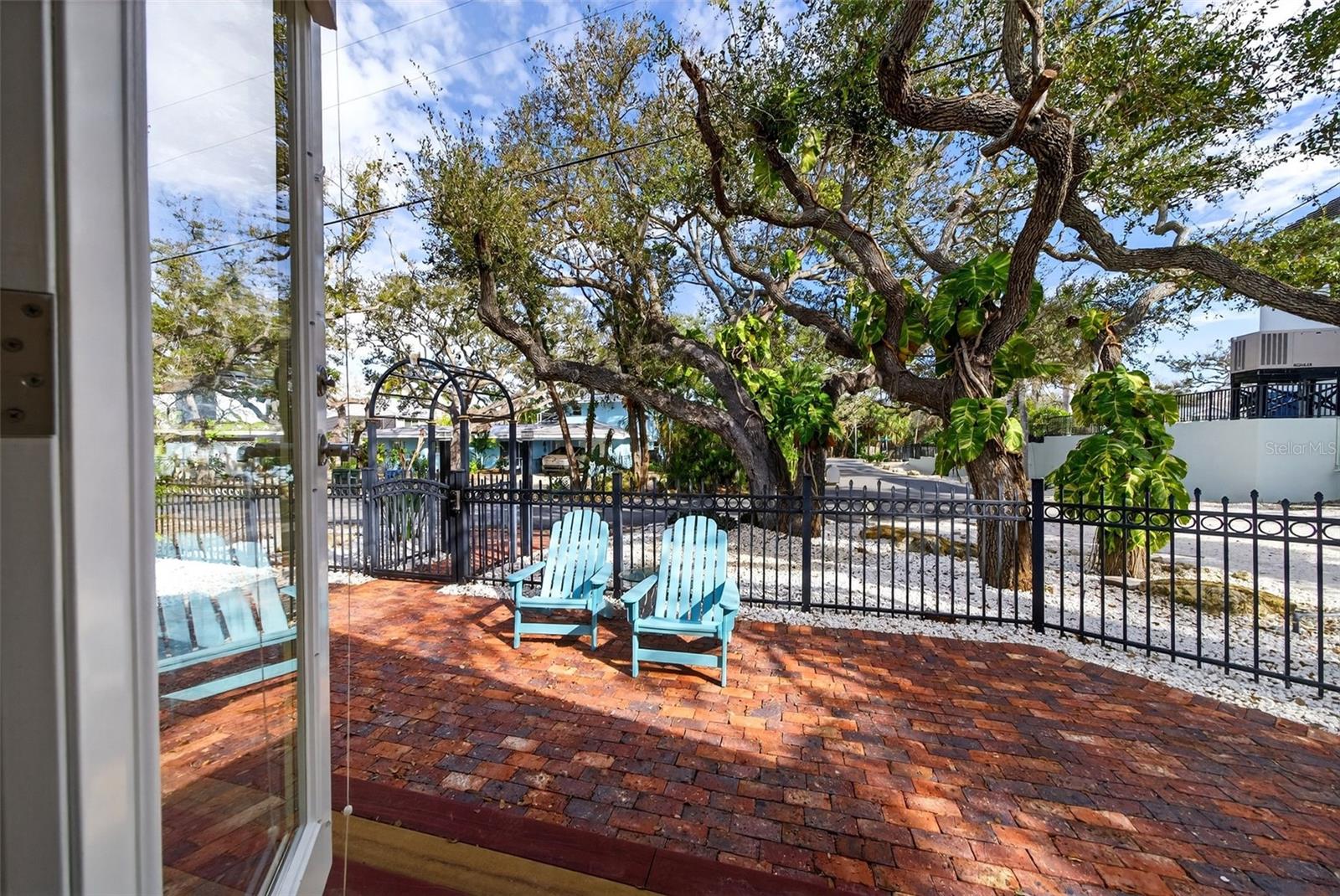 POINT OF ROCKS SUB - Residential