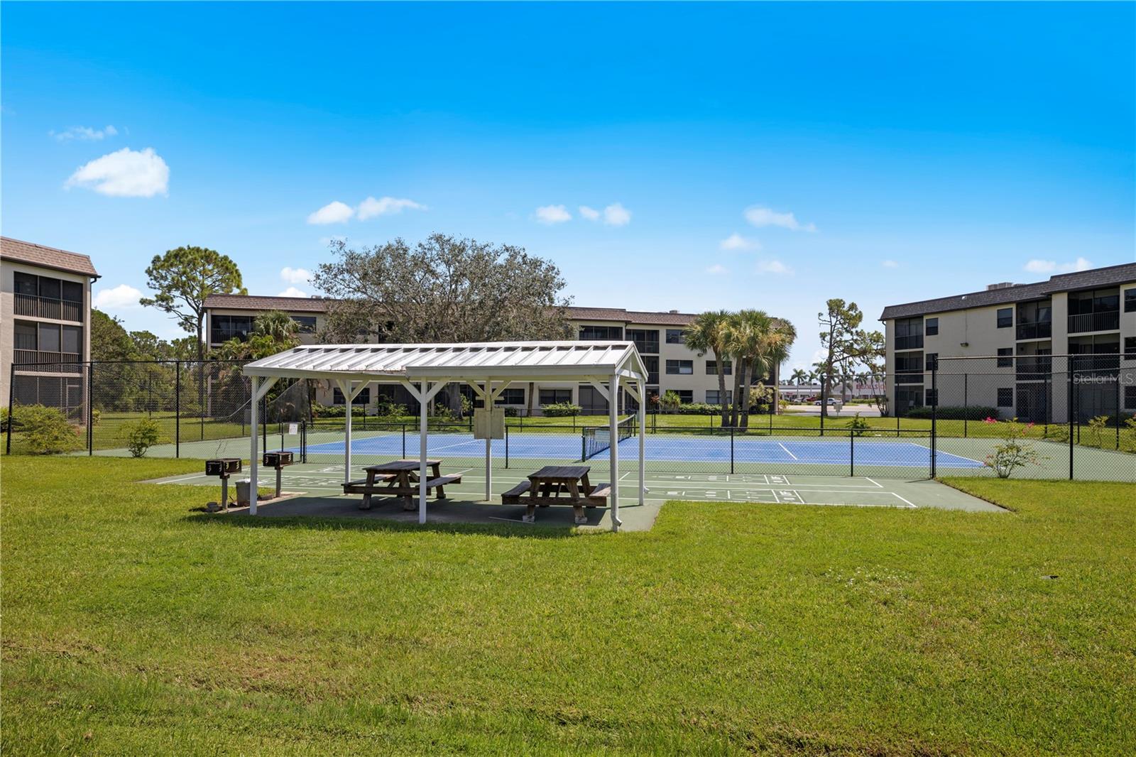 SANDHILL PINES BLDG 02 - Residential