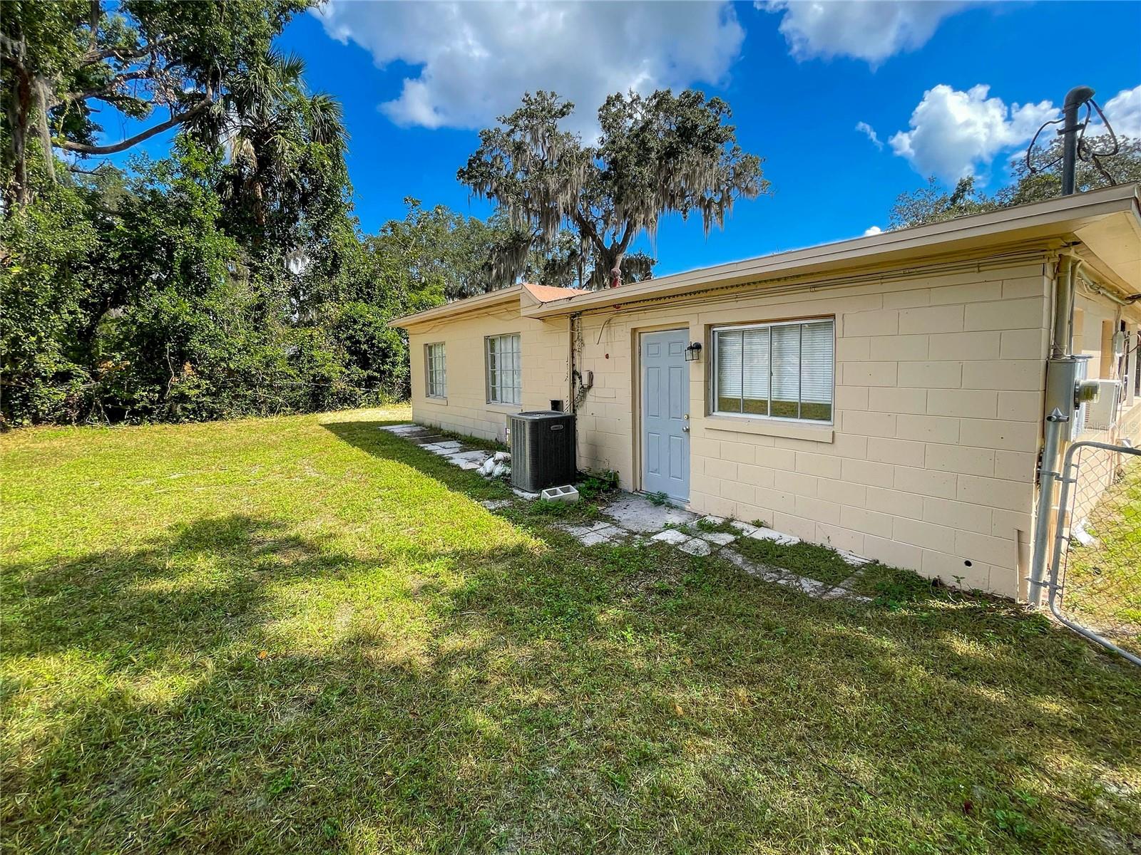 LEESBURG WHISPERING PINES - Residential