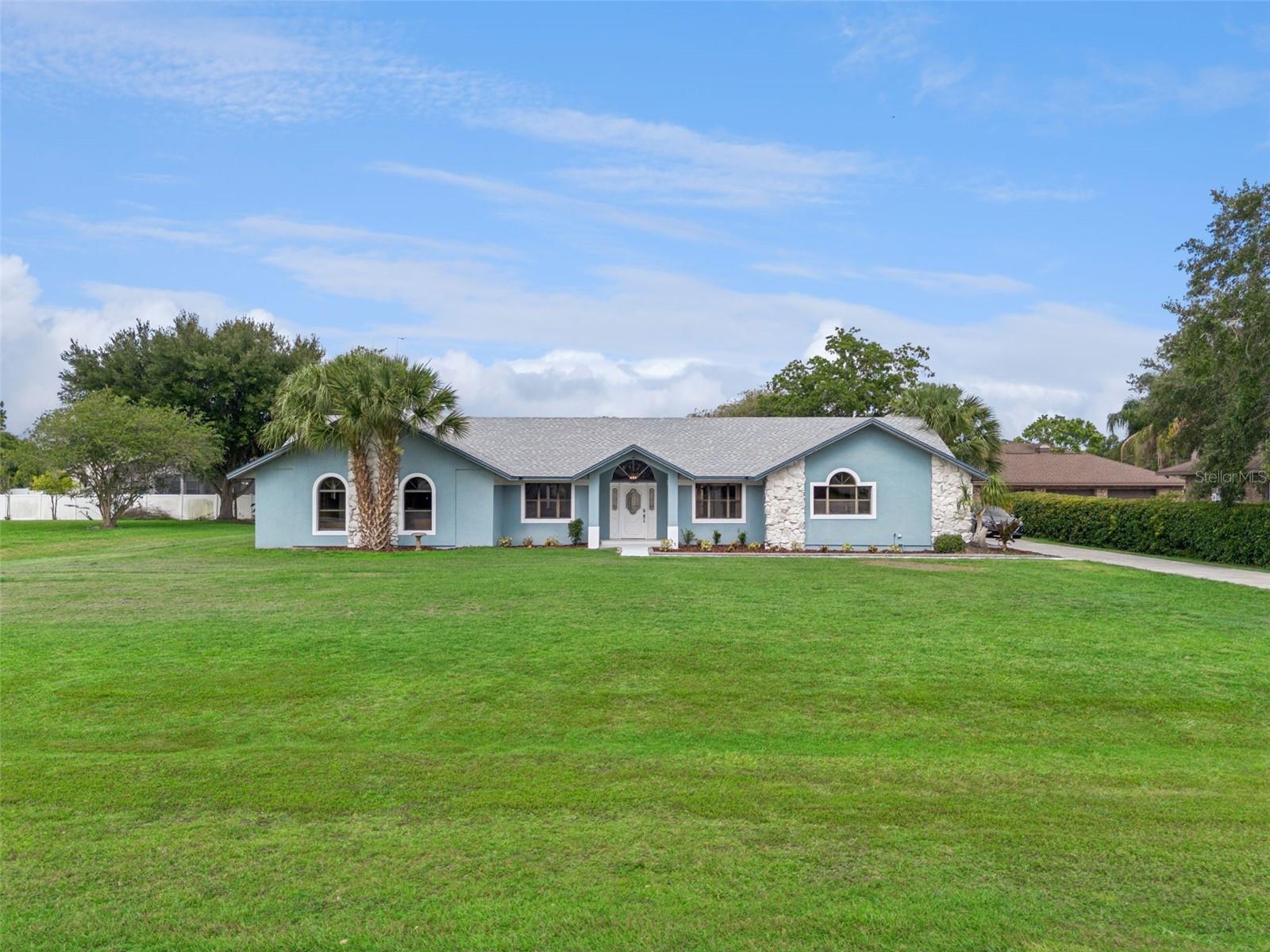 2827 SHADOW WOOD COURT