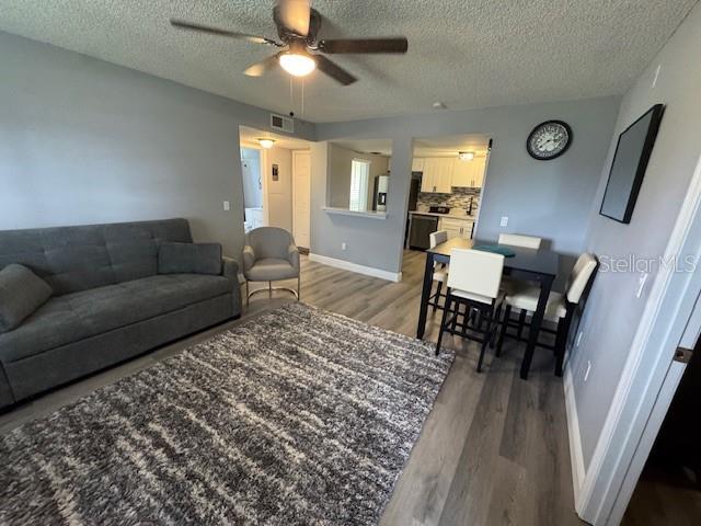 COUNTRY CLUB VLG/SILVER SPGS S - Residential