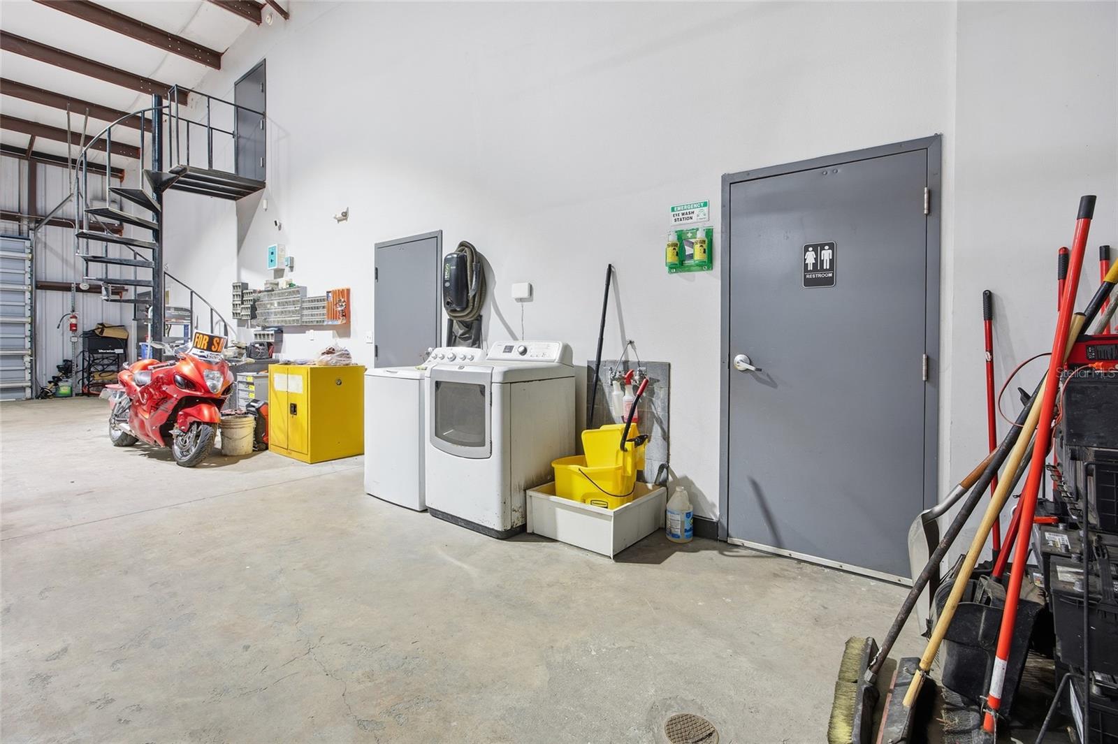 EASTERN ACRES - Commercial Sale