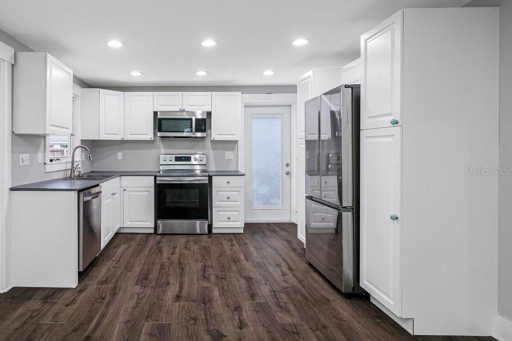 HIGHLAND GROVES - Residential