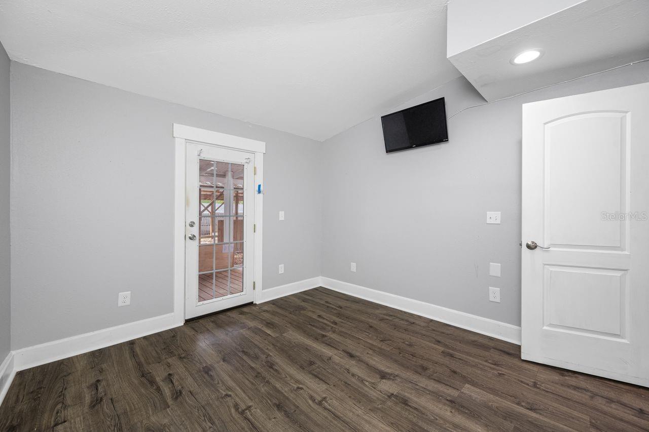 HIGHLAND GROVES - Residential