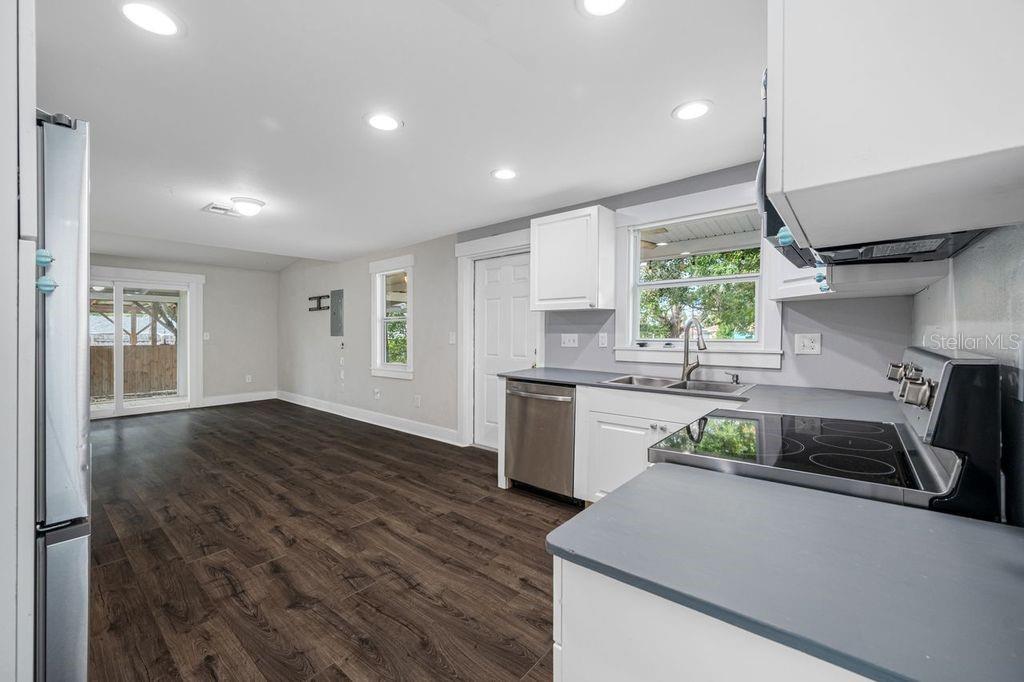 HIGHLAND GROVES - Residential