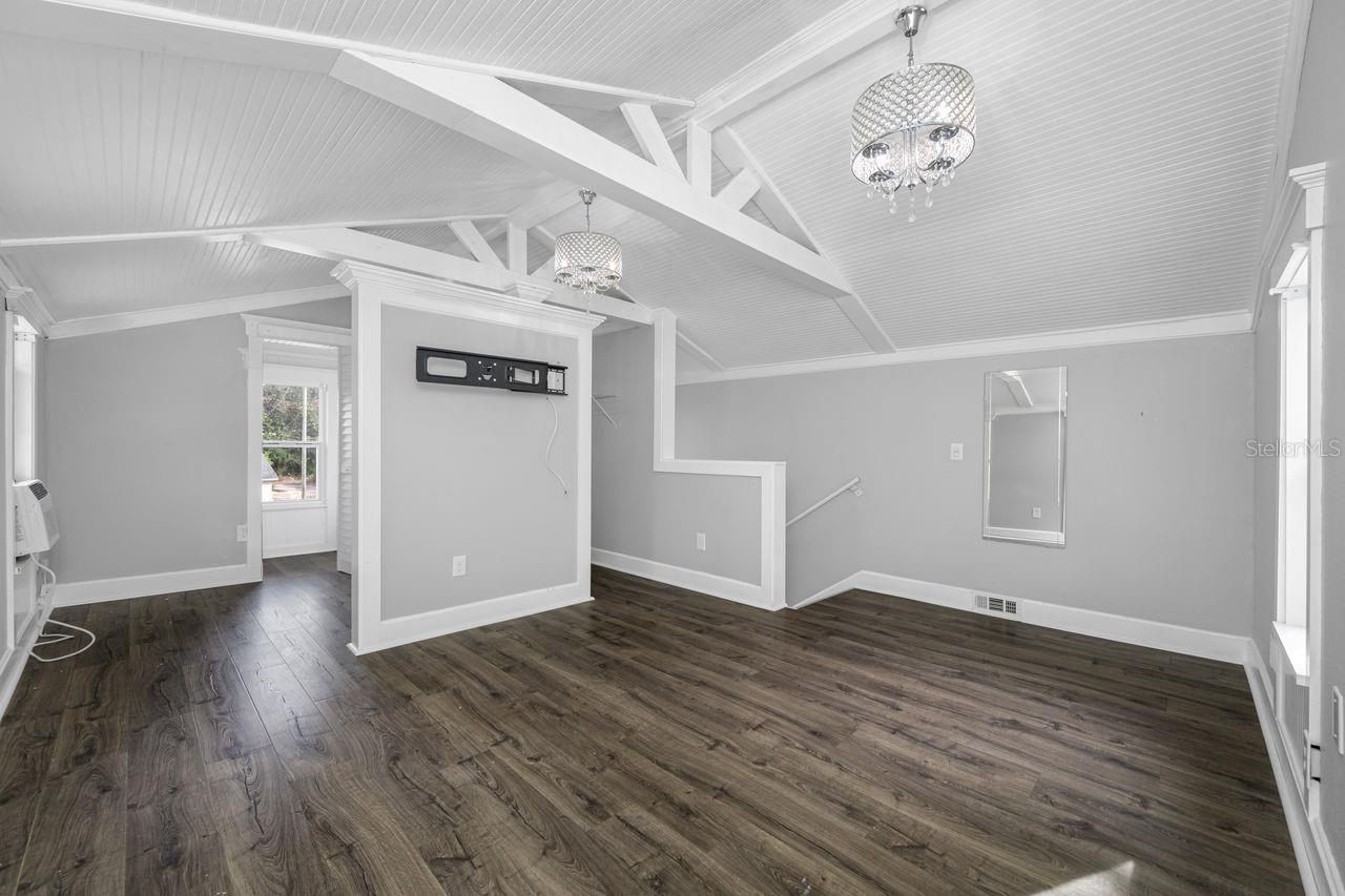 HIGHLAND GROVES - Residential