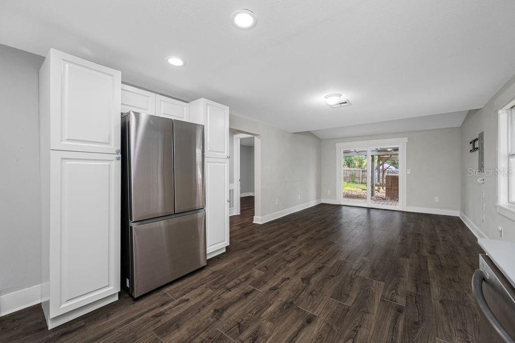 HIGHLAND GROVES - Residential