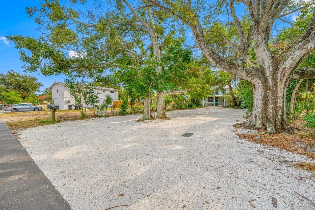 HIGHLAND GROVES - Residential