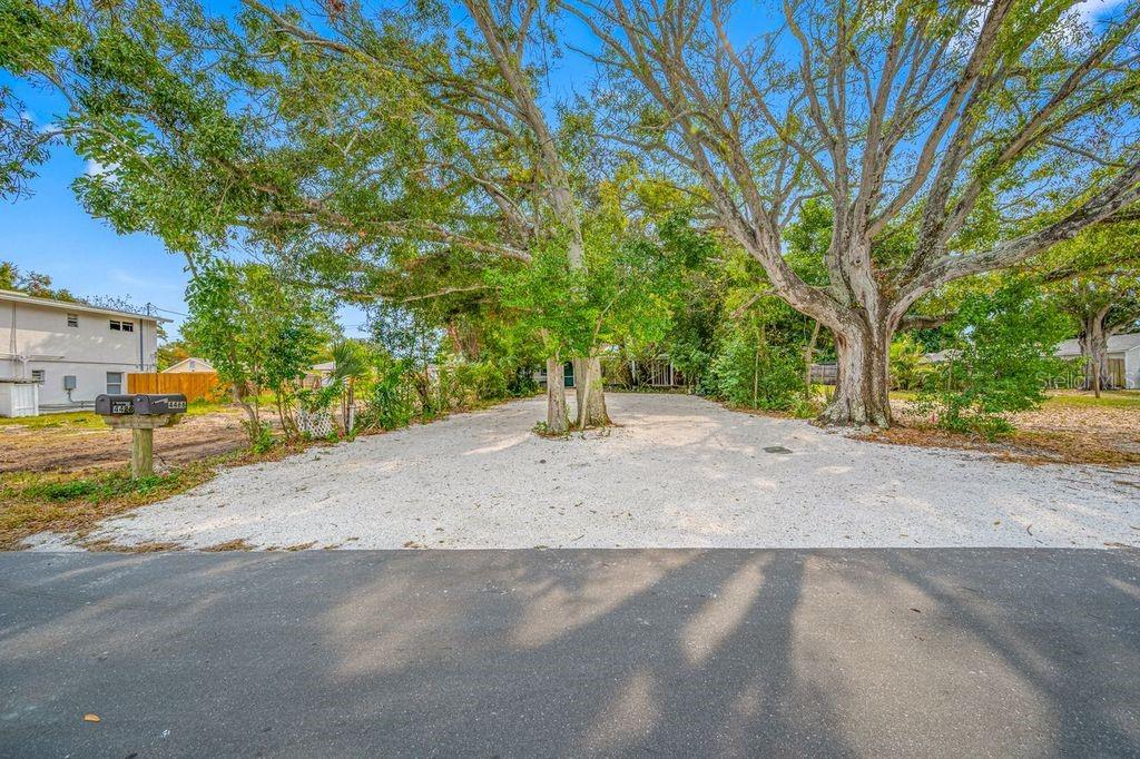 HIGHLAND GROVES - Residential