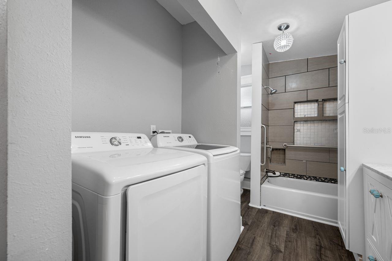 HIGHLAND GROVES - Residential