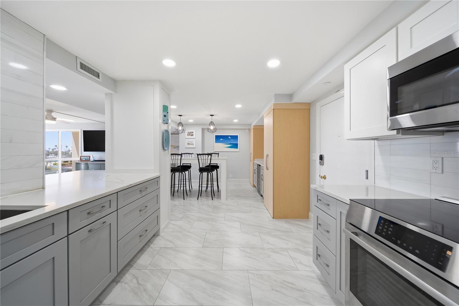 KEY CAPRI CONDO - Residential