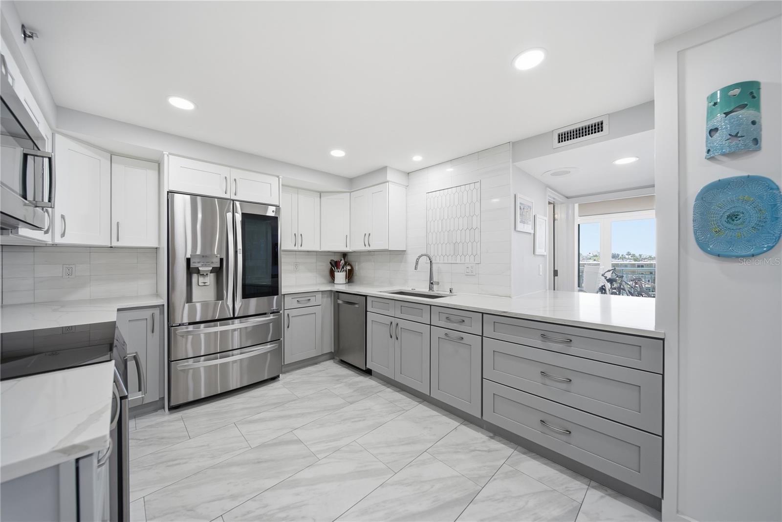 KEY CAPRI CONDO - Residential