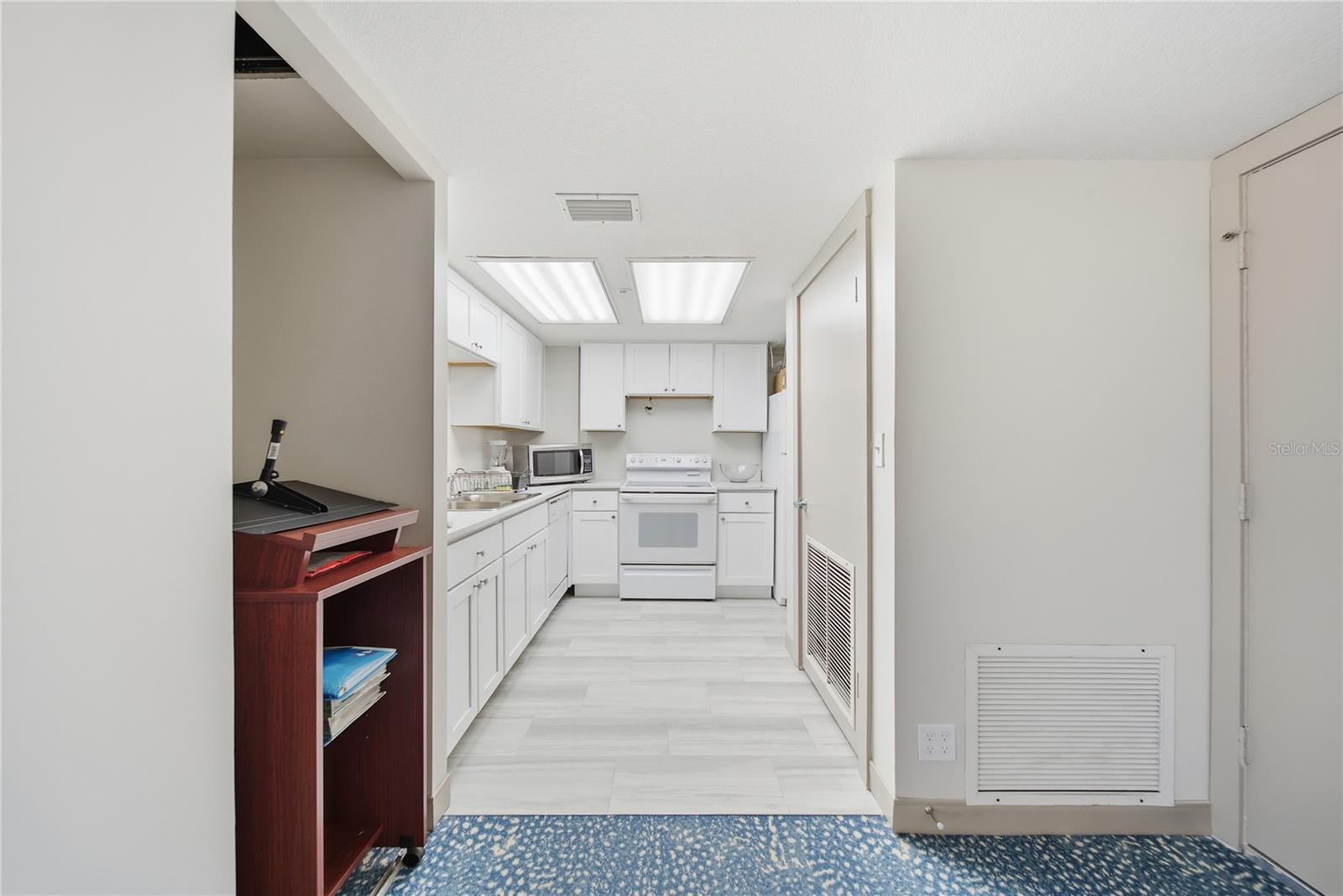 KEY CAPRI CONDO - Residential