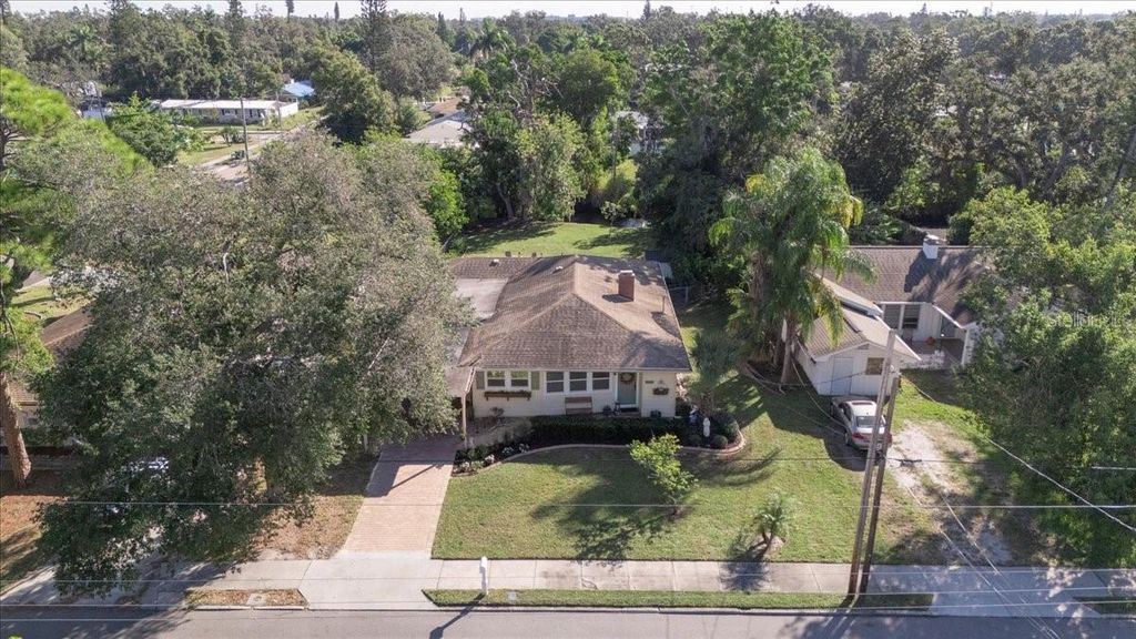 Photo of 1407 21st Street W, Bradenton, FL 34205 (MLS # A4671517)