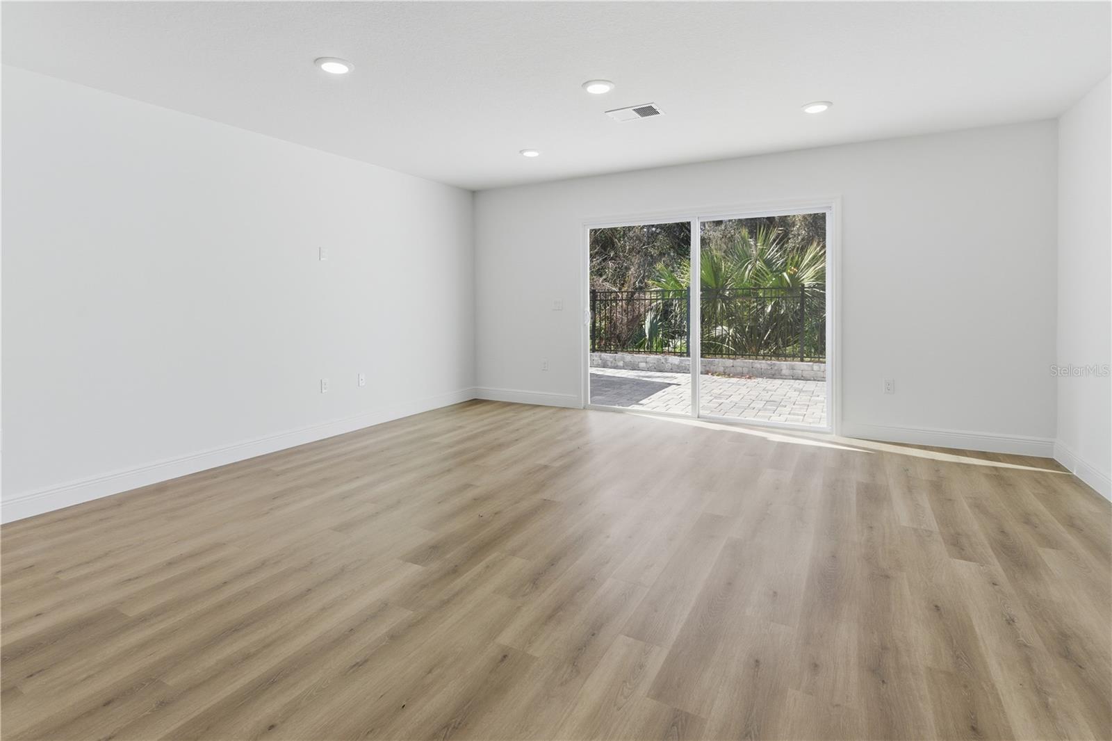 RIVER RIDGE - Residential