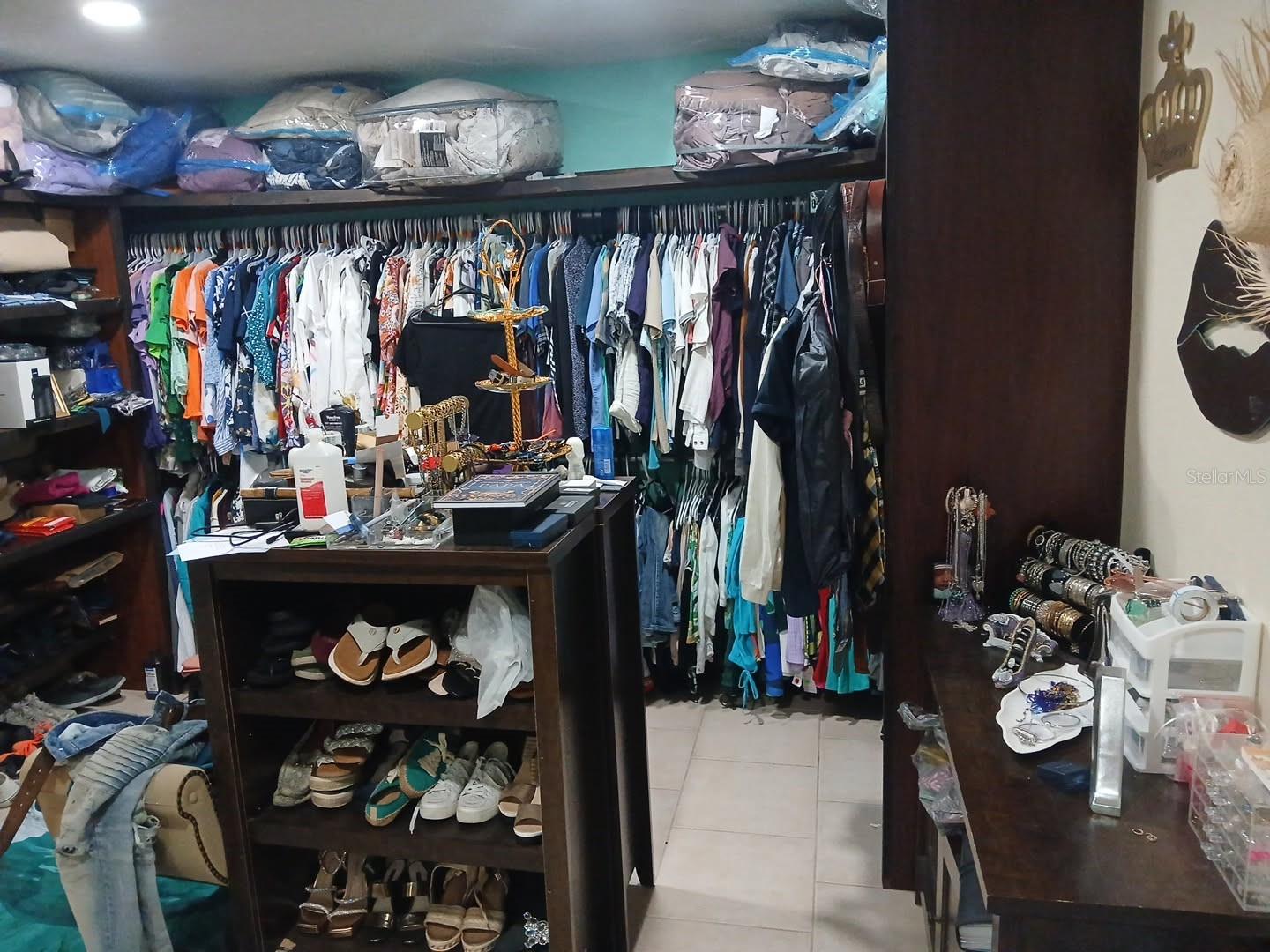 FAIRFAX HILLS - Residential