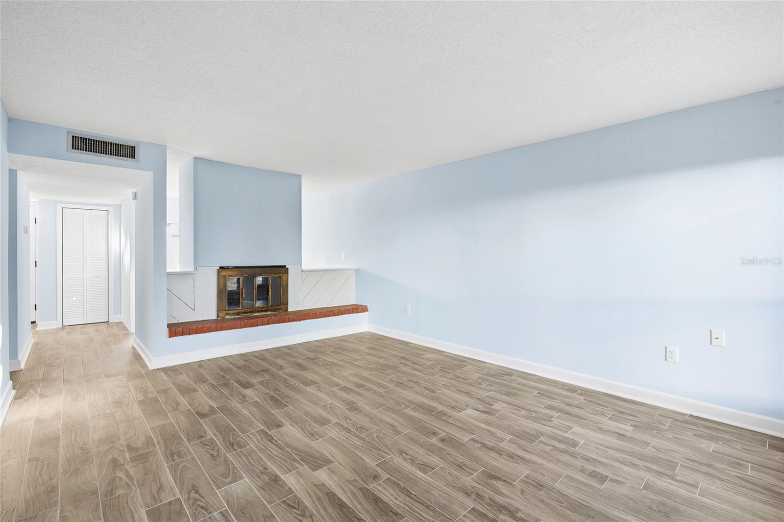 WINDRUSH COVE PH 1 CONDO - Residential