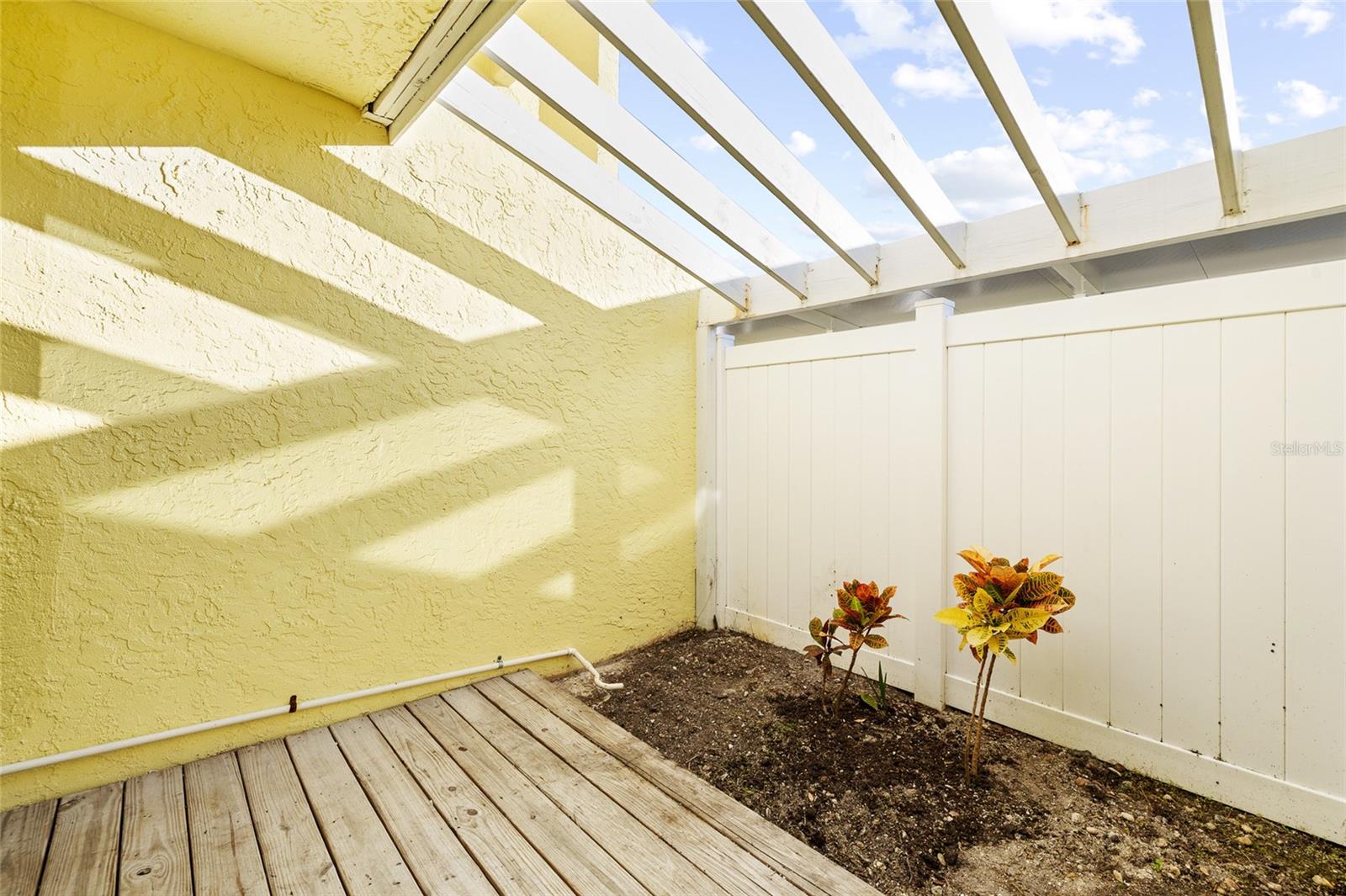 WINDRUSH COVE PH 1 CONDO - Residential