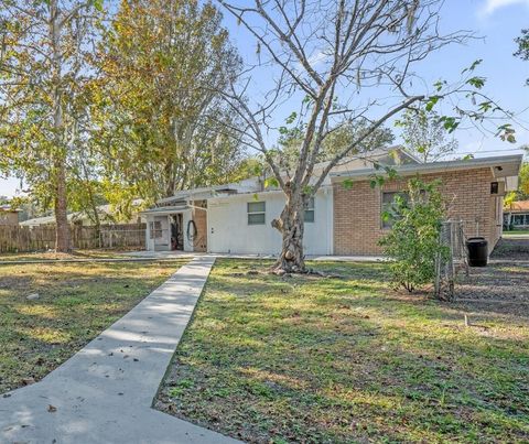 A home in DELAND