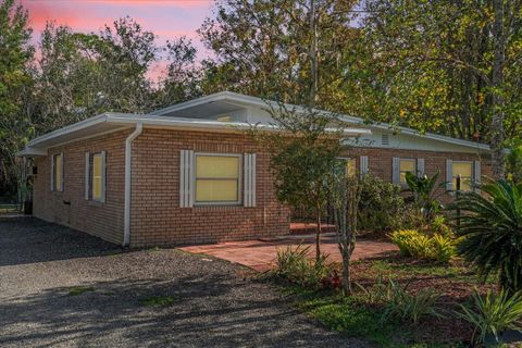 A home in DELAND