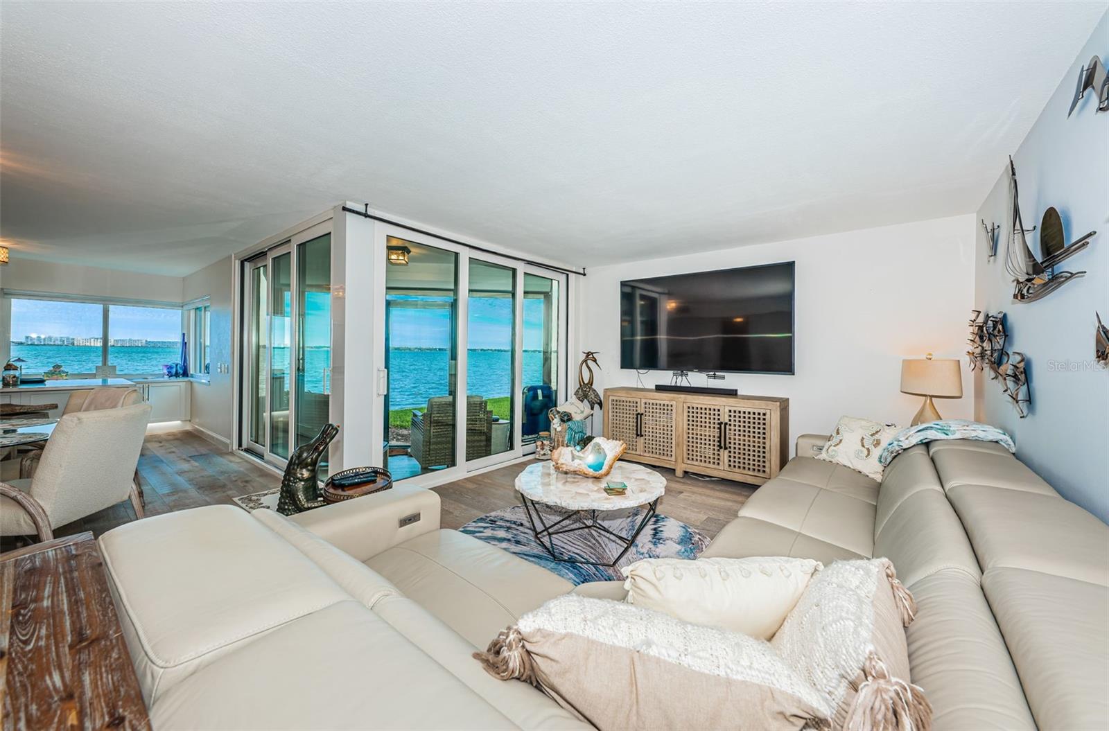 LA PUERTA DEL SOL CONDO - Residential