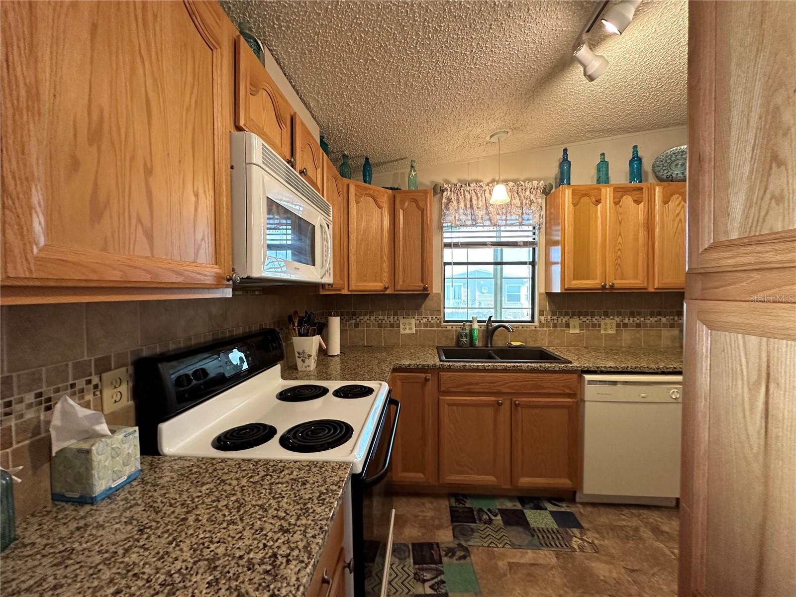 707 RIVERVIEW CIRCLE
