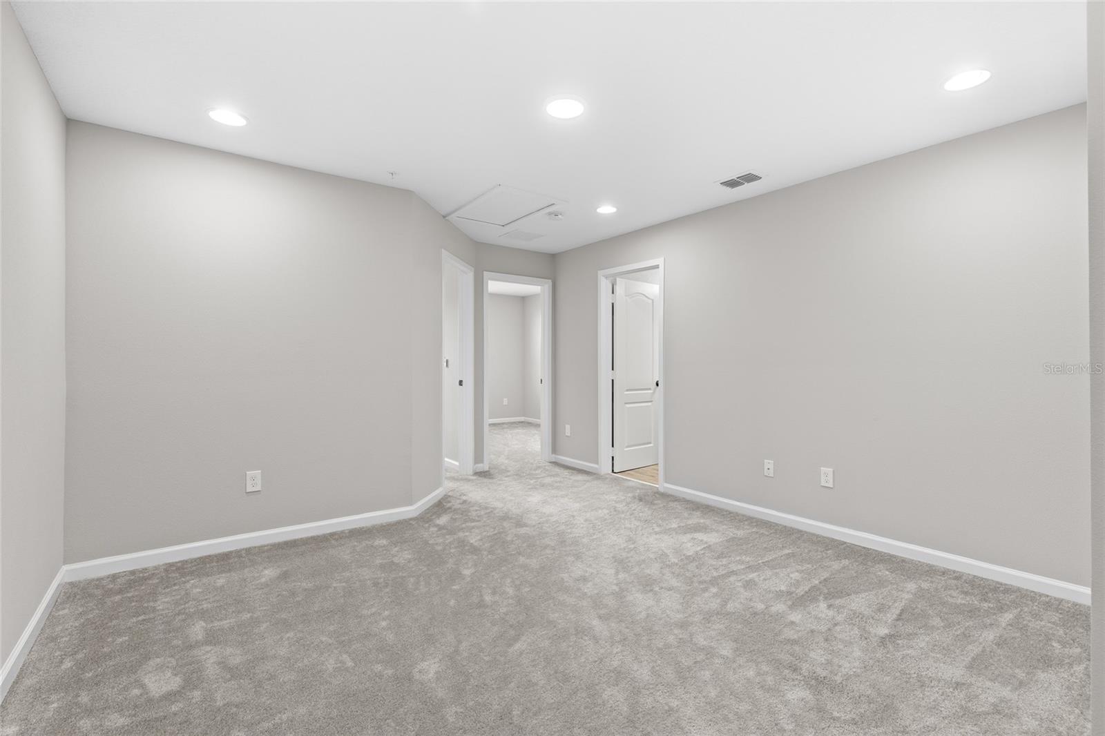 HIDDEN LAKE RESERVE - Residential