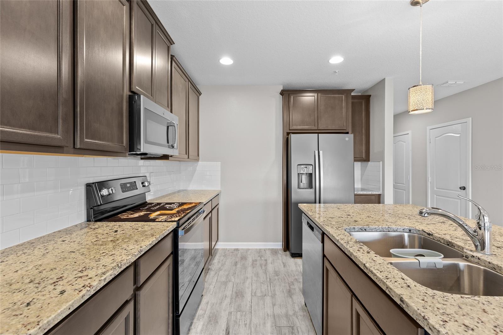 HIDDEN LAKE RESERVE - Residential