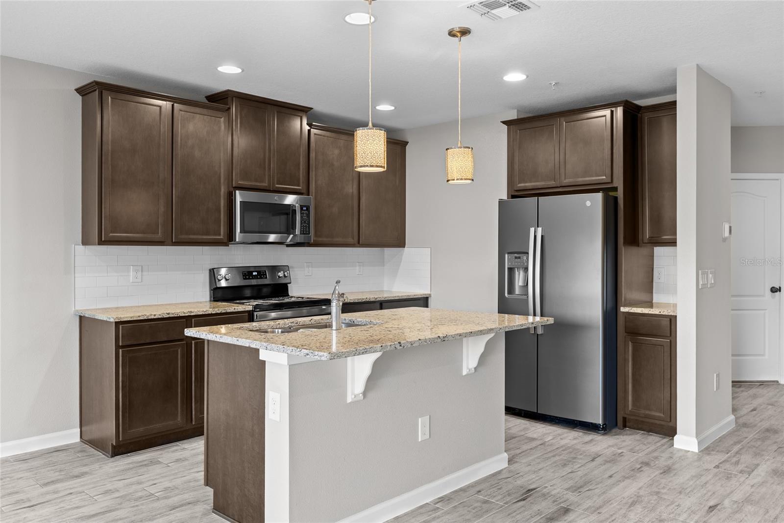 HIDDEN LAKE RESERVE - Residential