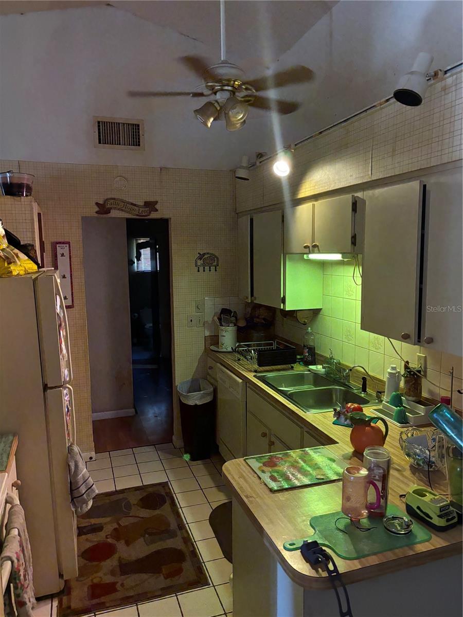 737 SHERWOOD DRIVE
